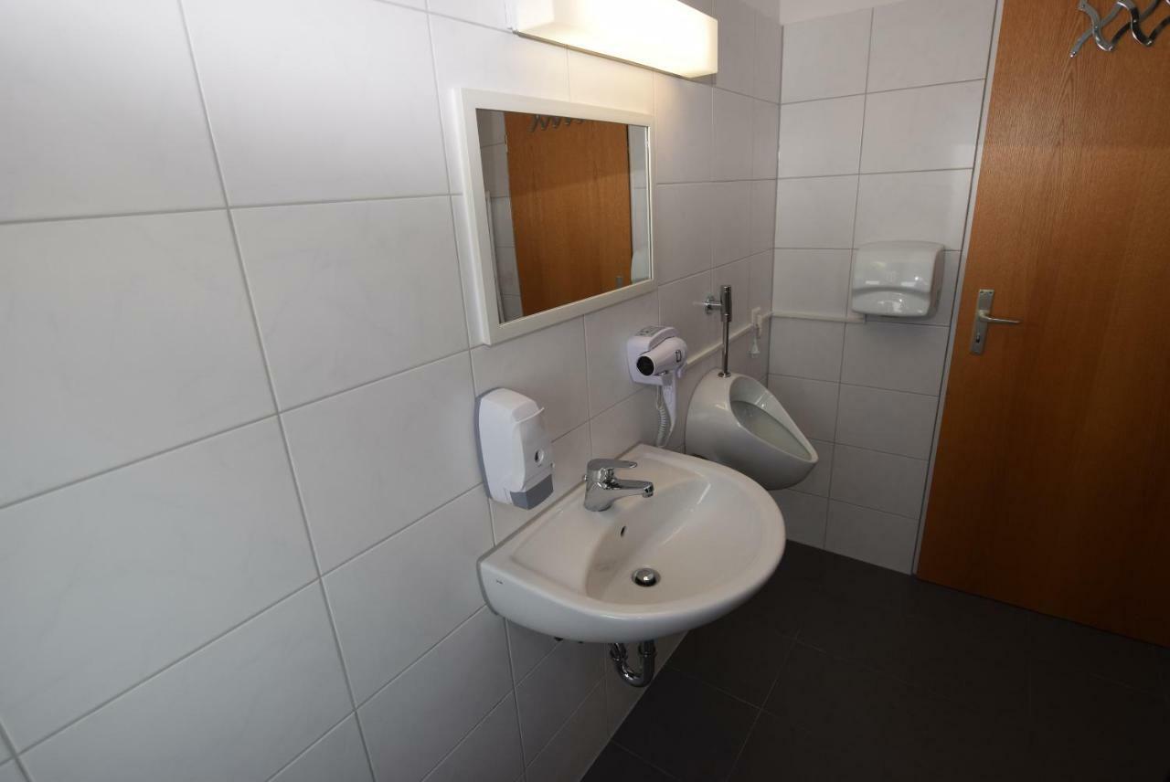 Monteurzimmer Messe Airport Wolfschlugen Buitenkant foto