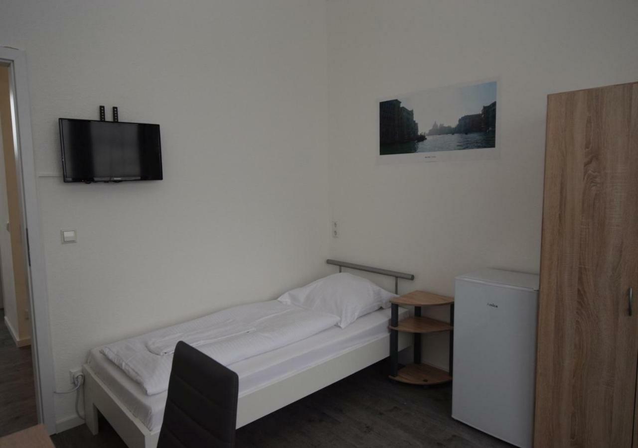 Monteurzimmer Messe Airport Wolfschlugen Buitenkant foto